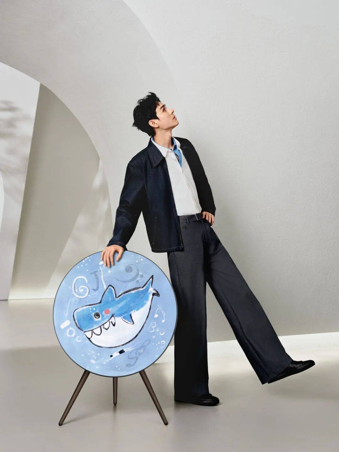 Balenciaga发布橄榄球系列