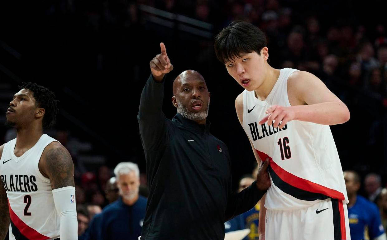 杨瀚森连续五场无登场点评开拓者教练组用人异常，追梦路充满挑战