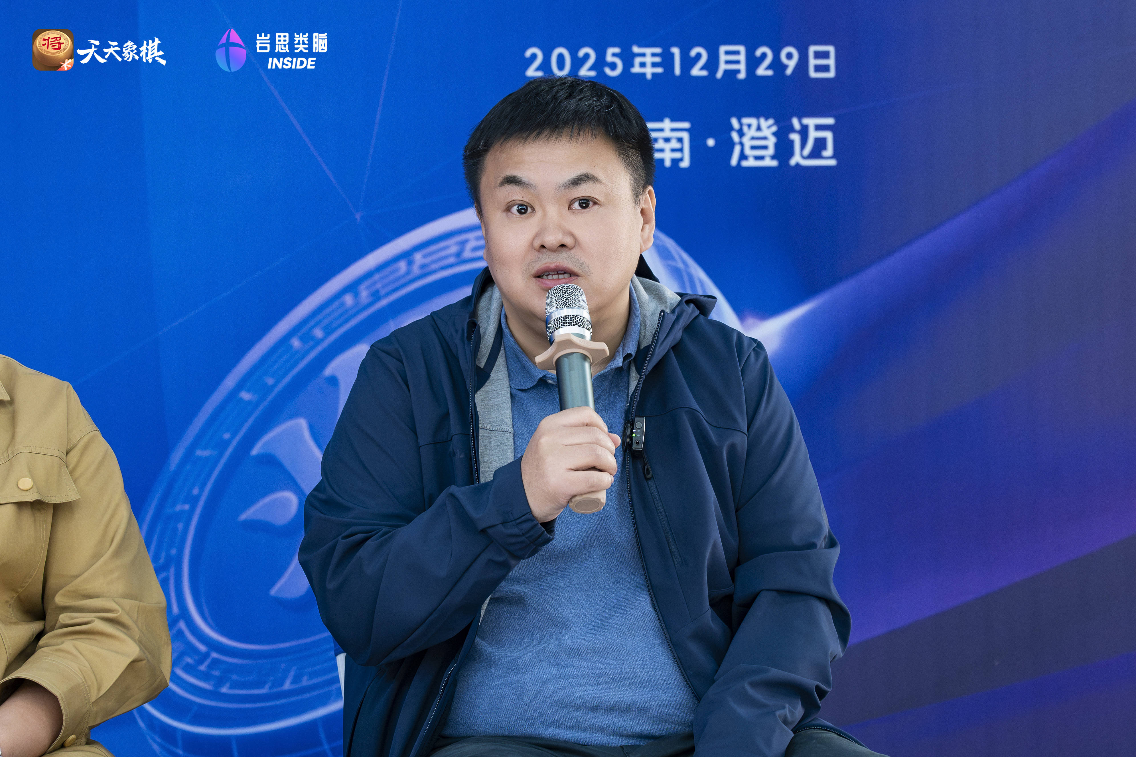 脑瘫患者参加象棋公开赛圆梦，脑电大模型让“意念下棋”成为现实