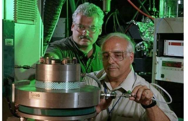 美国落魄科学家，戴维·布雷迪投奔中国，在我国研发10亿级相机